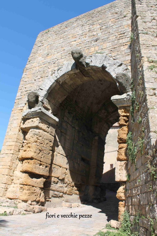 Volterra, porta etrusca